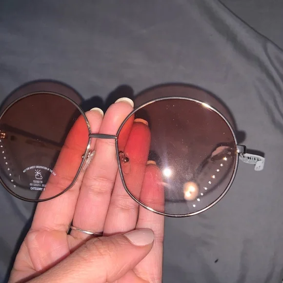 SUNGLASSES - Picture 2 of 2